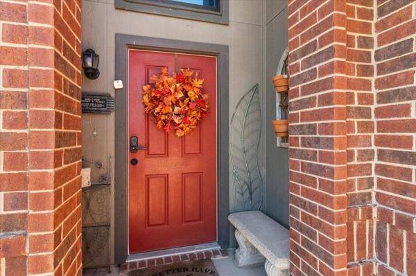 716 Glenview Drive, Mansfield, TX 76063