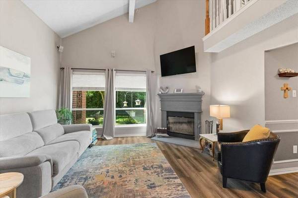 716 Glenview Drive, Mansfield, TX 76063