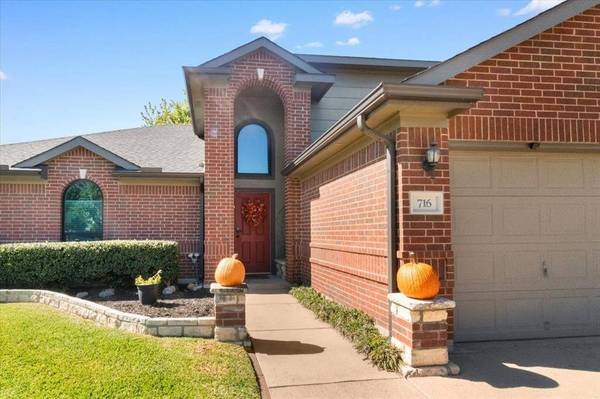 716 Glenview Drive, Mansfield, TX 76063