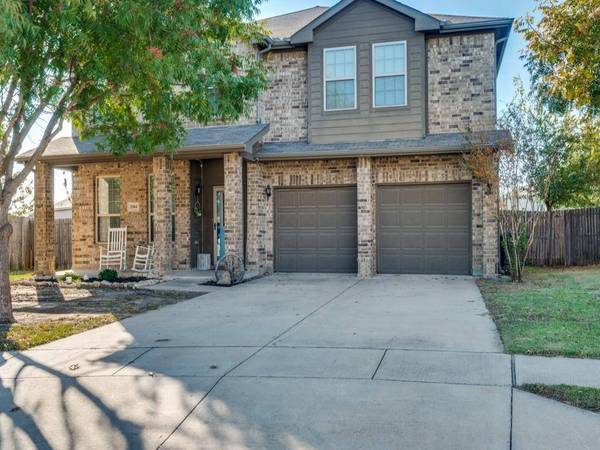 2904 Big Horn Bluff Court, Fort Worth, TX 76108