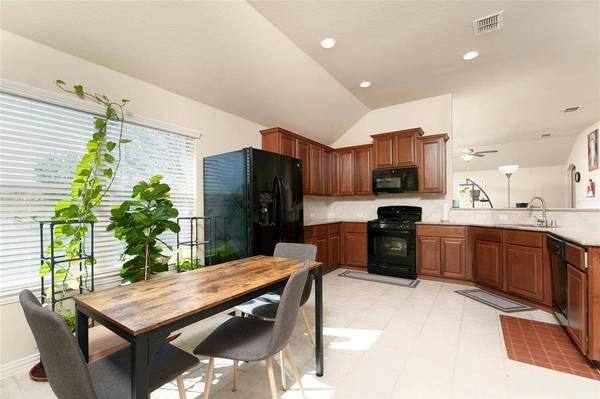 564 Bromeliad Drive, Fort Worth, TX 76052