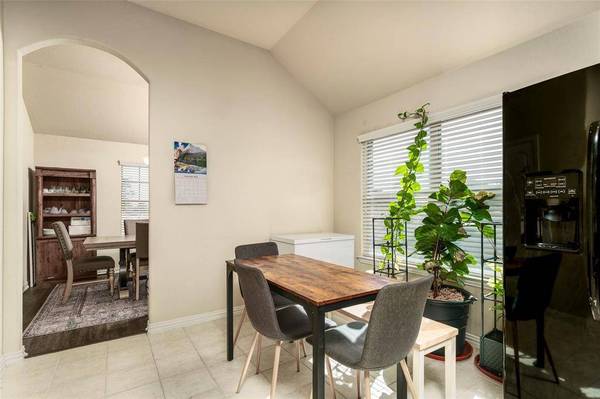 564 Bromeliad Drive, Fort Worth, TX 76052