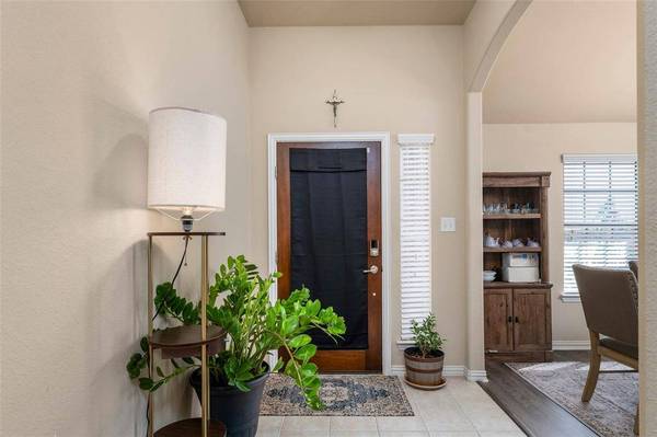 564 Bromeliad Drive, Fort Worth, TX 76052