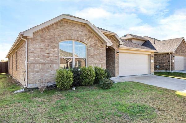 702 Grassland Way, Arlington, TX 76002