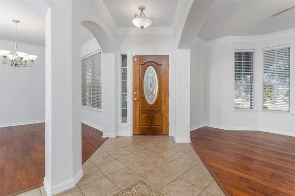 2410 Honey Drive, Arlington, TX 76001