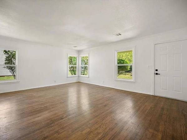 5048 Cedar Hill Road, Fort Worth, TX 76116