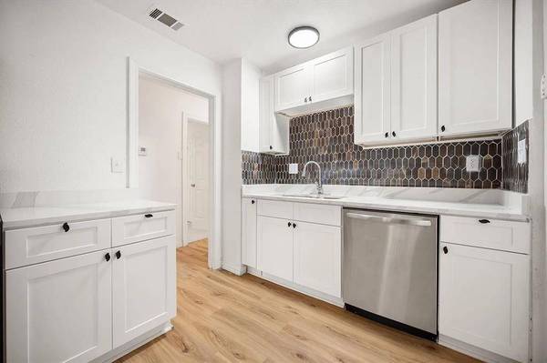 1417 Hamsted Street, Fort Worth, TX 76115