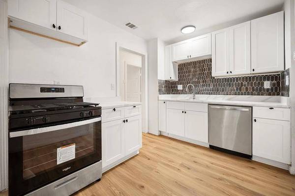 1417 Hamsted Street, Fort Worth, TX 76115