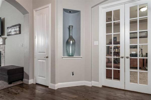 704 Elm Creek Circle, Mansfield, TX 76063