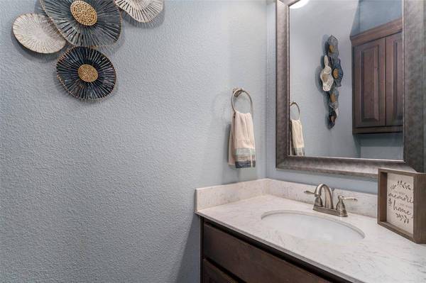 704 Elm Creek Circle, Mansfield, TX 76063