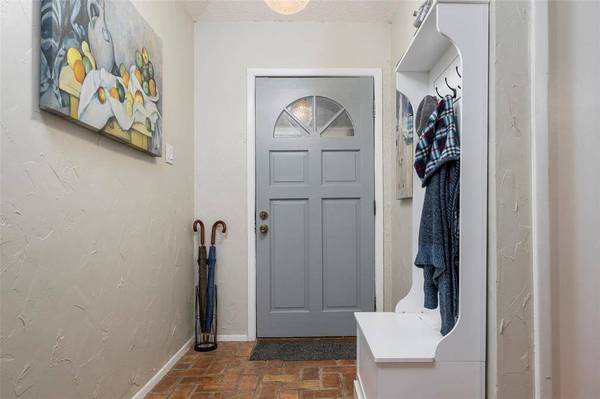 5917 Pleasant Hill Drive, Arlington, TX 76016