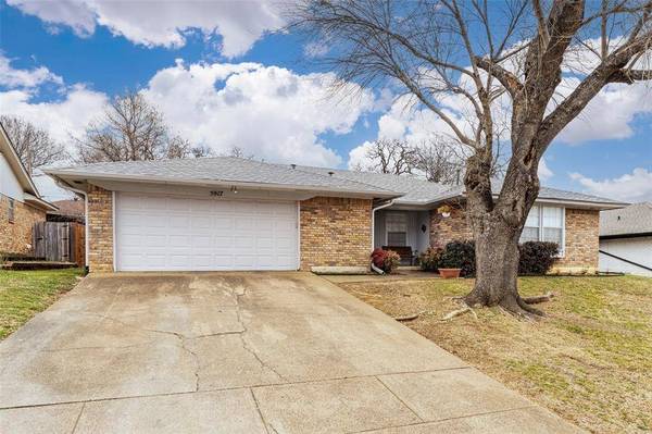 5917 Pleasant Hill Drive, Arlington, TX 76016