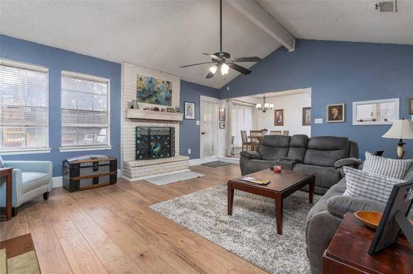 5917 Pleasant Hill Drive, Arlington, TX 76016