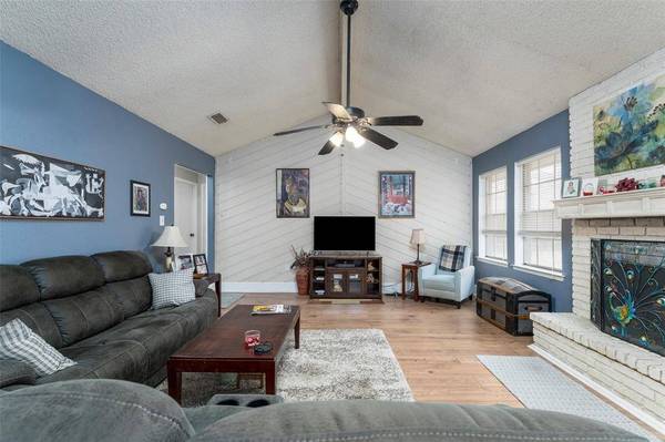 5917 Pleasant Hill Drive, Arlington, TX 76016