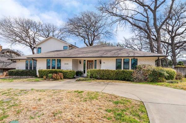 1509 Riverview Drive, Arlington, TX 76012