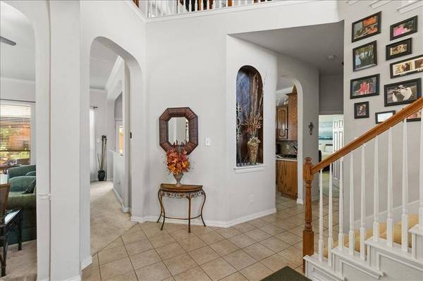 8402 Pecan Creek Drive, Arlington, TX 76001
