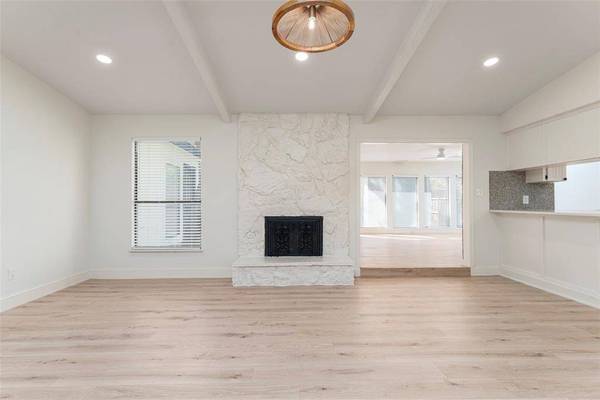 3915 Firethorn Drive, Arlington, TX 76017