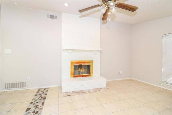 5706 Guildwood Drive, Arlington, TX 76017