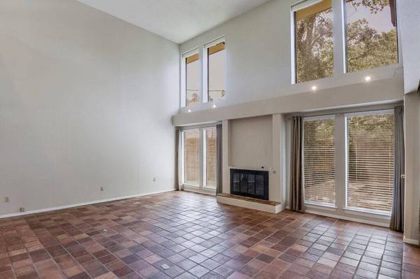 4708 Spring Creek Court, Arlington, TX 76017