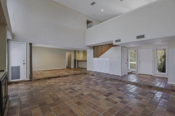4708 Spring Creek Court, Arlington, TX 76017