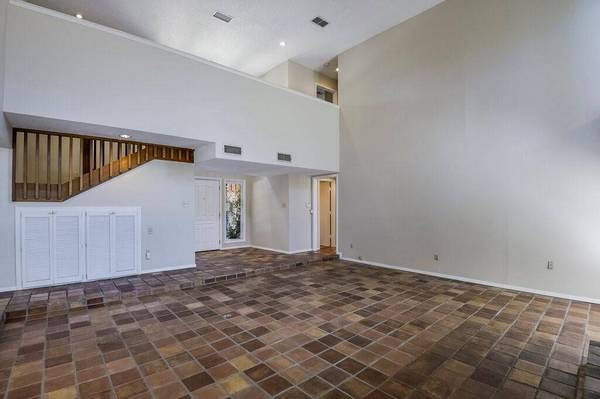 4708 Spring Creek Court, Arlington, TX 76017
