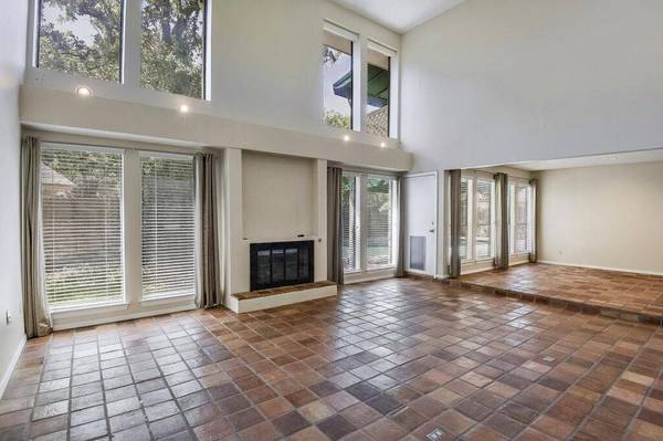 4708 Spring Creek Court, Arlington, TX 76017