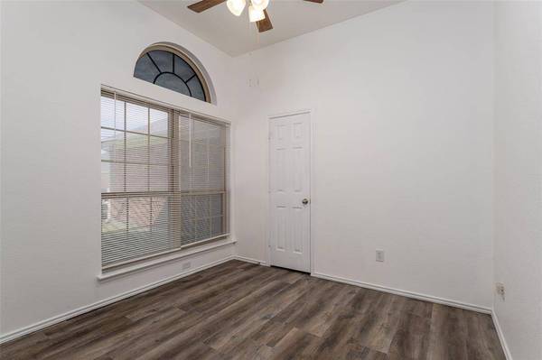 7427 Fossil Creek Drive, Arlington, TX 76002