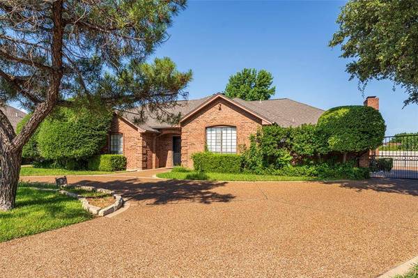 7454 Queensbury Circle, Fort Worth, TX 76133