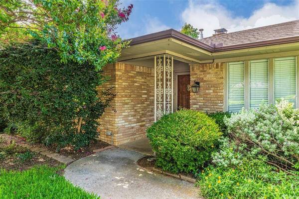 1008 Rocky Canyon Road, Arlington, TX 76012