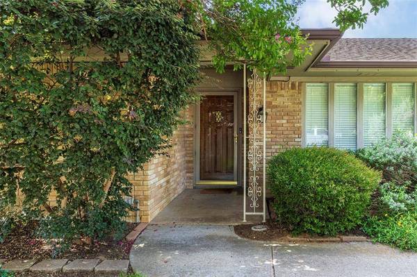 1008 Rocky Canyon Road, Arlington, TX 76012