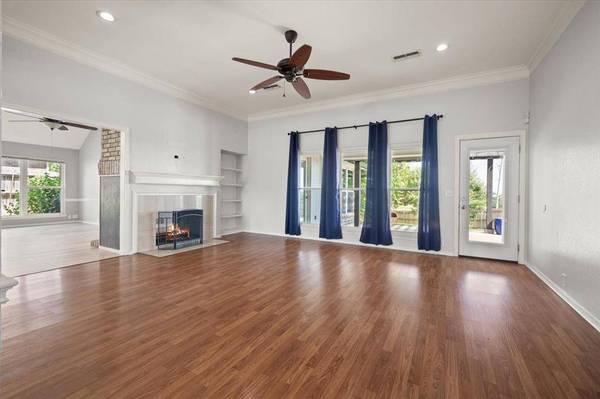 10200 Fieldcrest Drive, Benbrook, TX 76126