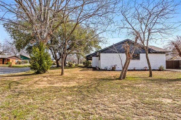 1708 Park Ridge Terrace, Arlington, TX 76012
