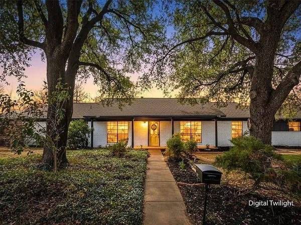 1708 Park Ridge Terrace, Arlington, TX 76012