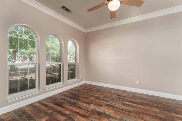 6101 Copperfield Drive, Arlington, TX 76001