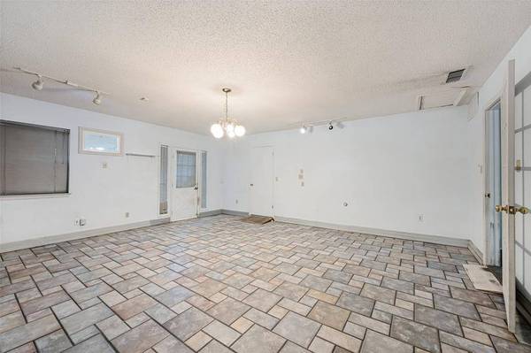 2817 Buffalo Court, Arlington, TX 76013