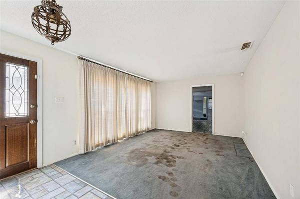 2817 Buffalo Court, Arlington, TX 76013