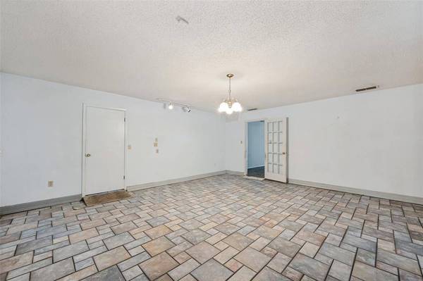 2817 Buffalo Court, Arlington, TX 76013