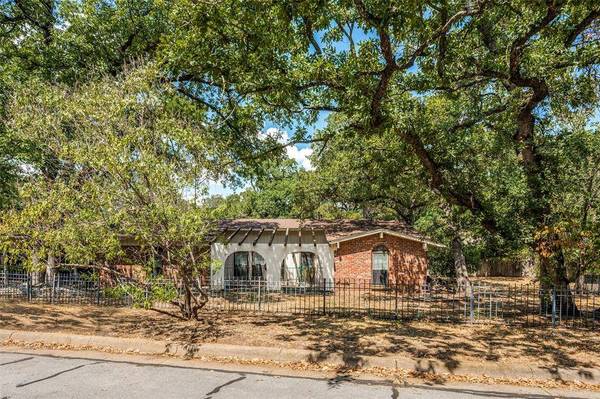 2817 Buffalo Court, Arlington, TX 76013