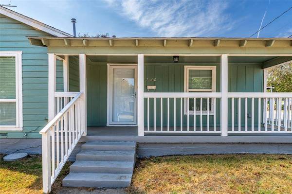 5600 Hiett Court, Fort Worth, TX 76112