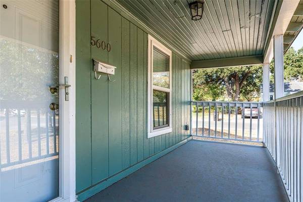 5600 Hiett Court, Fort Worth, TX 76112