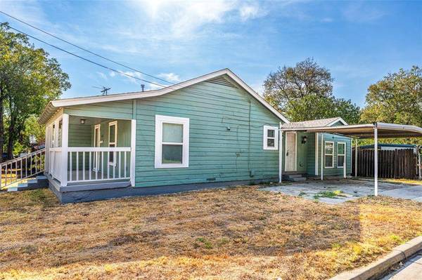 5600 Hiett Court, Fort Worth, TX 76112