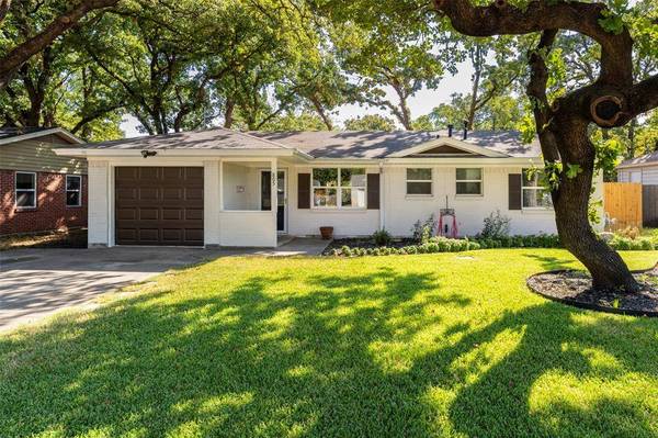 805 Clover Park Drive, Arlington, TX 76013