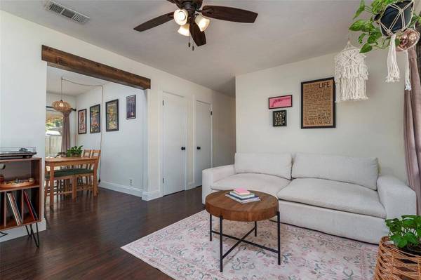 805 Clover Park Drive, Arlington, TX 76013