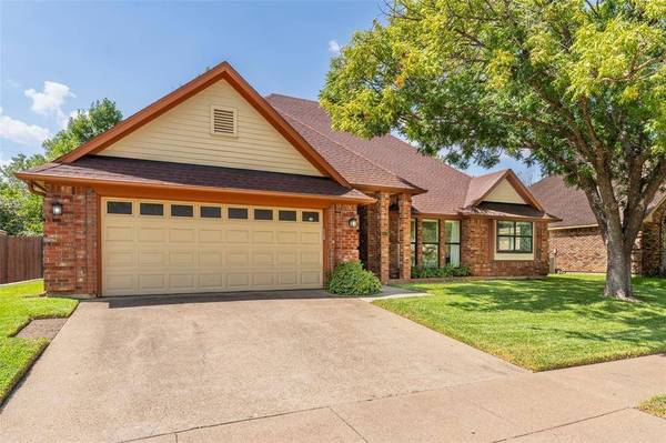 5006 Andalusia Trail, Arlington, TX 76017