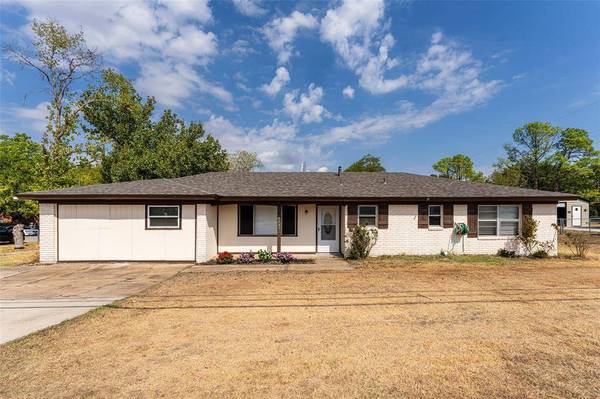 1101 Kennedale Sublett Road, Kennedale, TX 76060