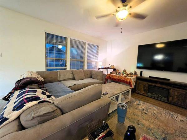 2736 Ryder Lane, Aubrey, TX 76227