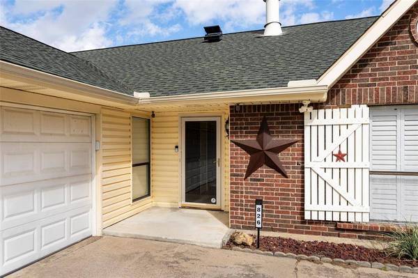826 Camino Court, Grand Prairie, TX 75052