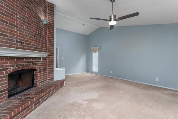 826 Camino Court, Grand Prairie, TX 75052