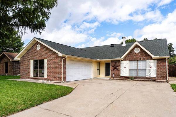 826 Camino Court, Grand Prairie, TX 75052