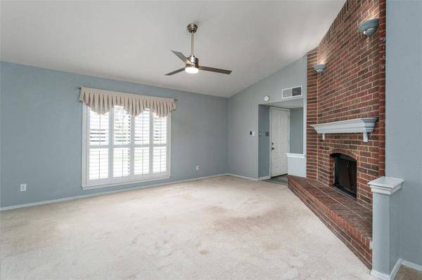 826 Camino Court, Grand Prairie, TX 75052